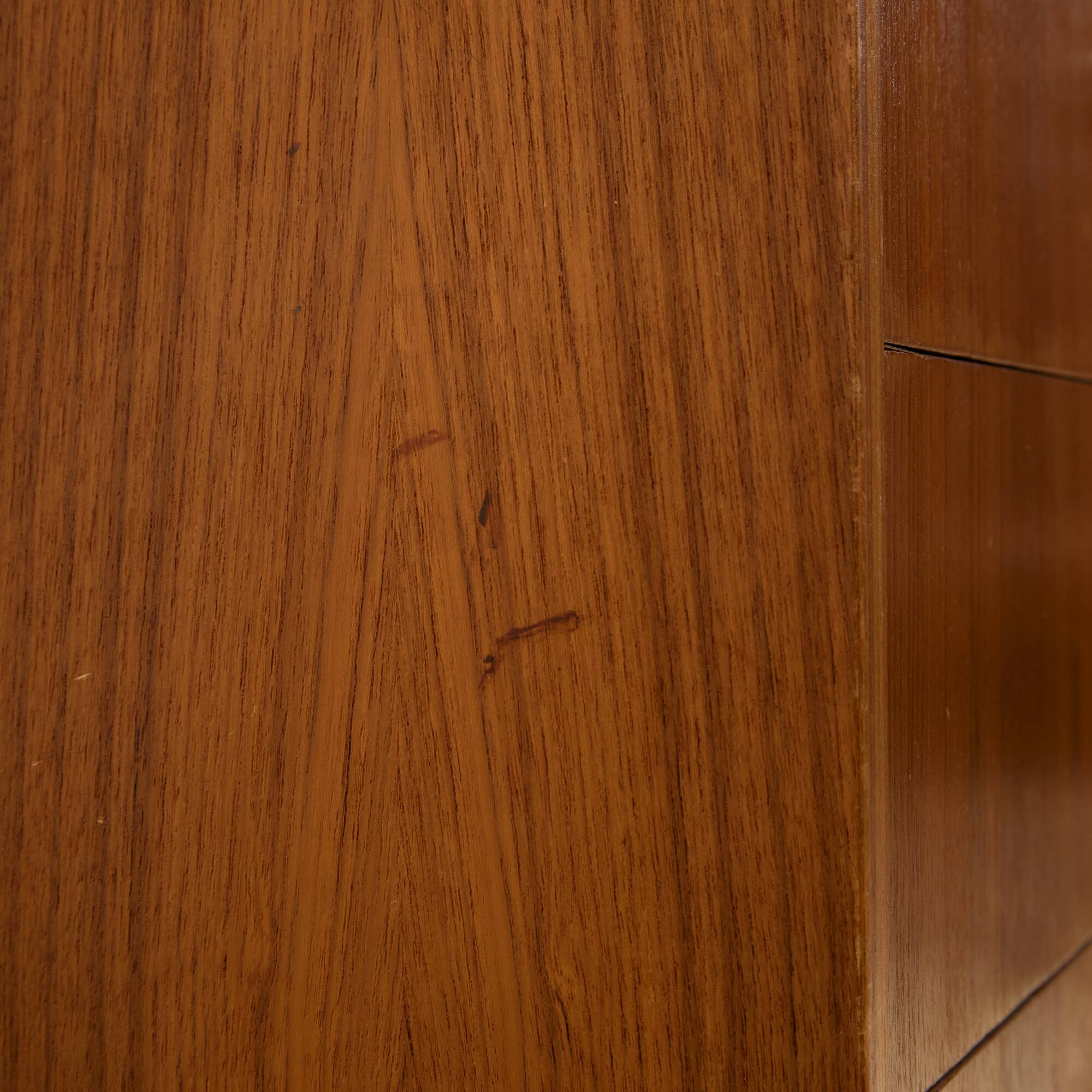 MK10127 Teak dresser with six drawers