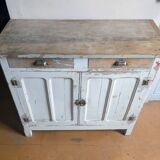 Buffet parisien vintage dans sa peinture d’origine patinée.