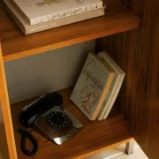 Bibliothèque vitrine scandinave pieds chromés vintage