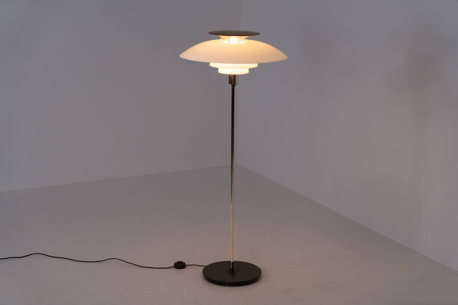 Lampadaire PH80 de Poul Henningsen pour Louis Poulsen (Danemark, années 1980).