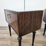 Paire de tables de chevet des années 60 avec porte à abattant et plateau en verre bleu