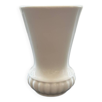 Petit vase blanc côtelé