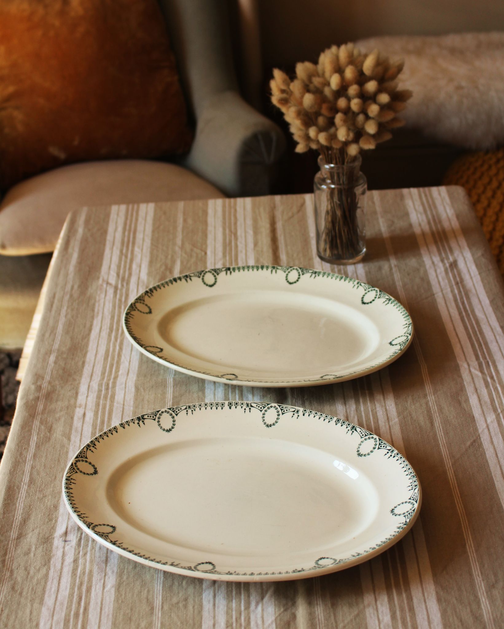 Lot 2 oval dishes Terre de fer Saint Amand swan