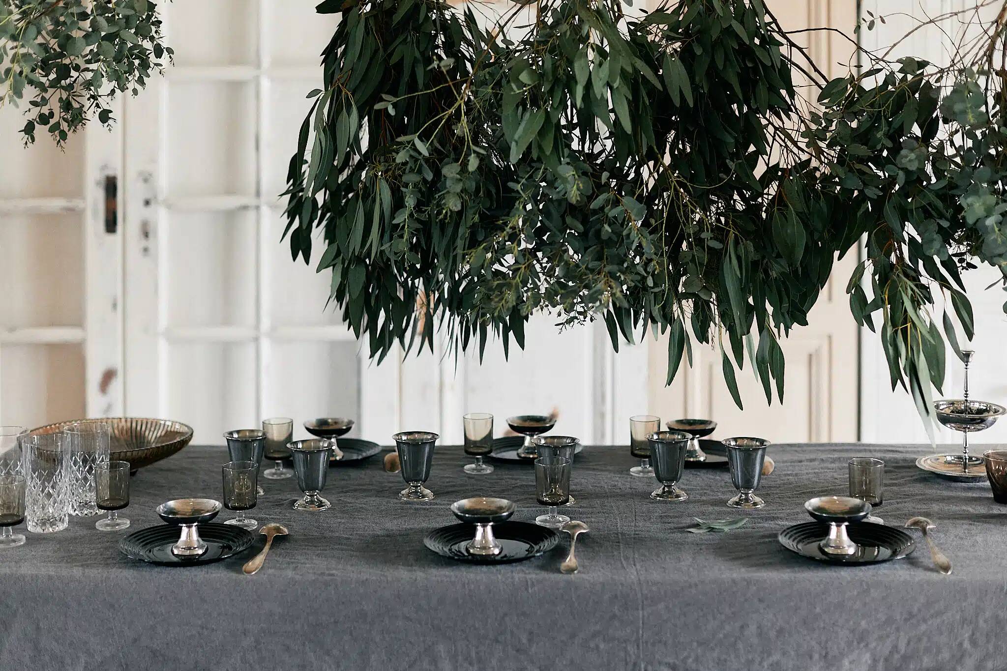 Set of 6 black glass plates "aechmea"