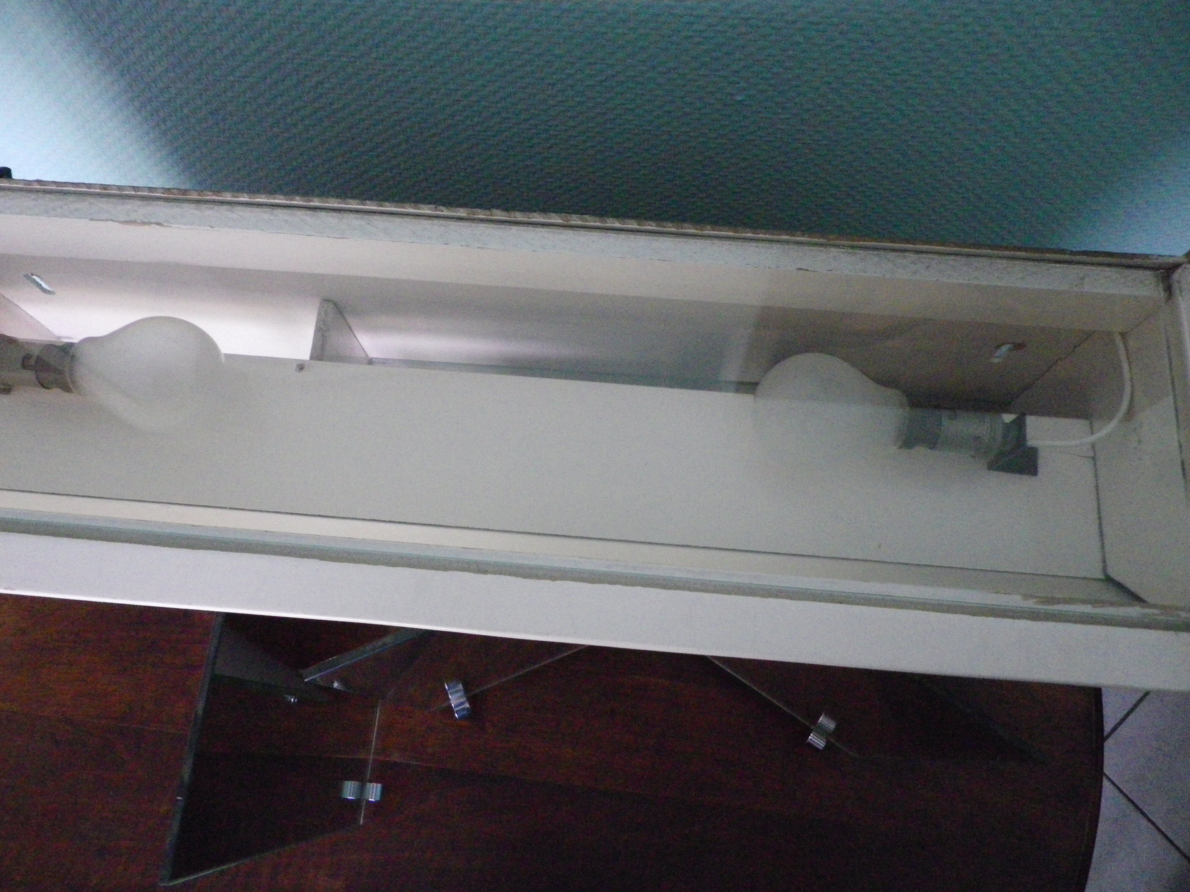 Pharmacy cabinet, 3 mirror doors, double lighting, power outlet and Bakelite switch