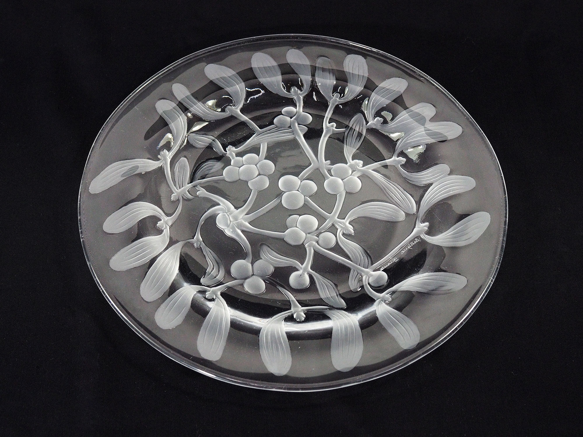 Crystal plate Gui Lalique pattern