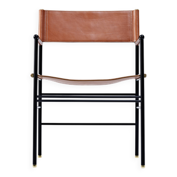 Timeless bar stool with a natural brown leather backrest.