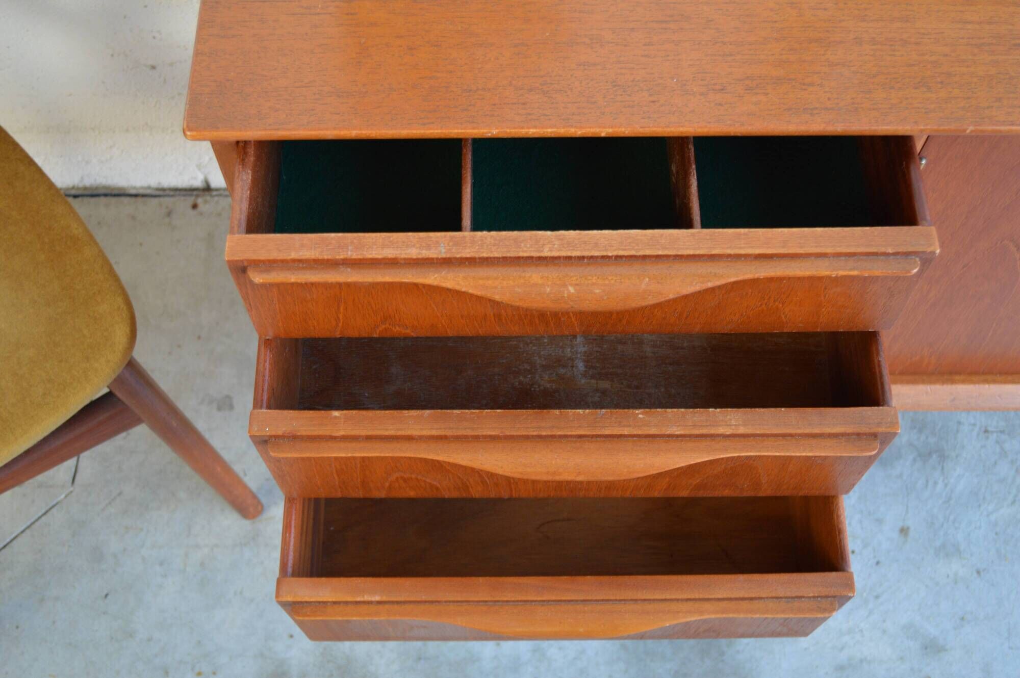 Vintage Scandinavian enfilade by Jentique – "wave" handles * 183 cm *