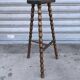 Tabouret tripode en bois massif