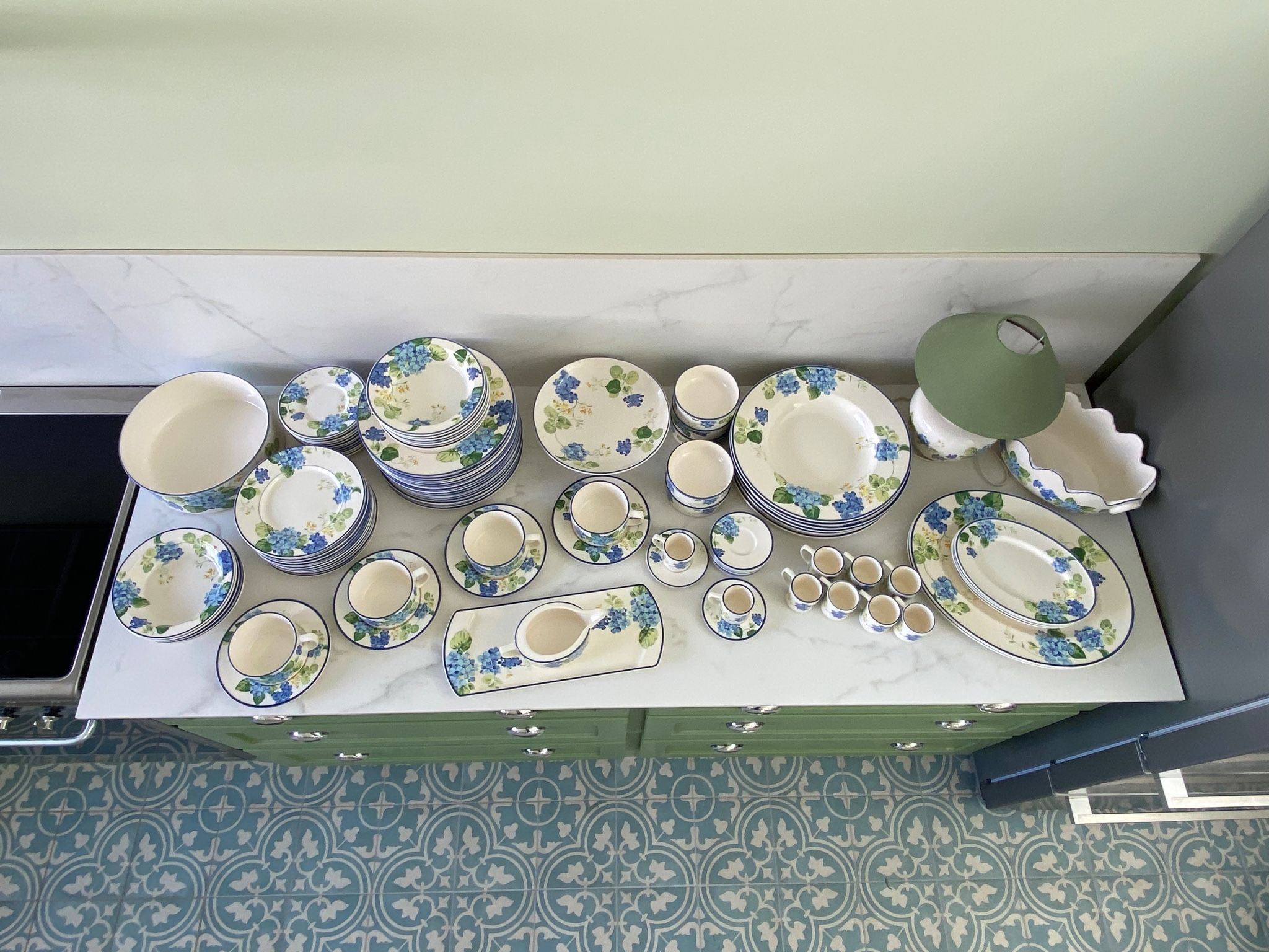 "Hortensia" table service from Luneville, earthenware, 80 pieces