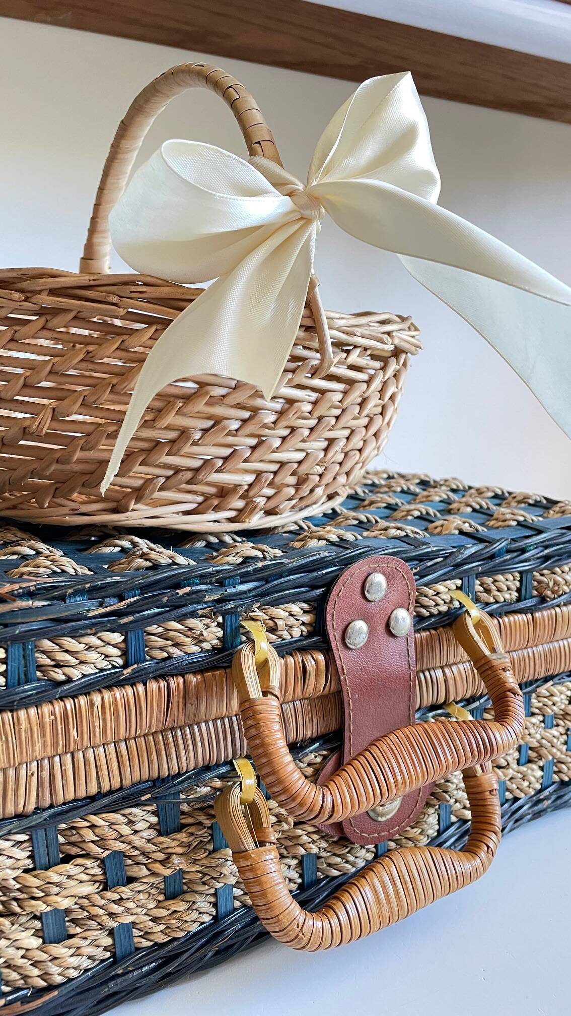 Set of 2 vintage rattan and rope baskets