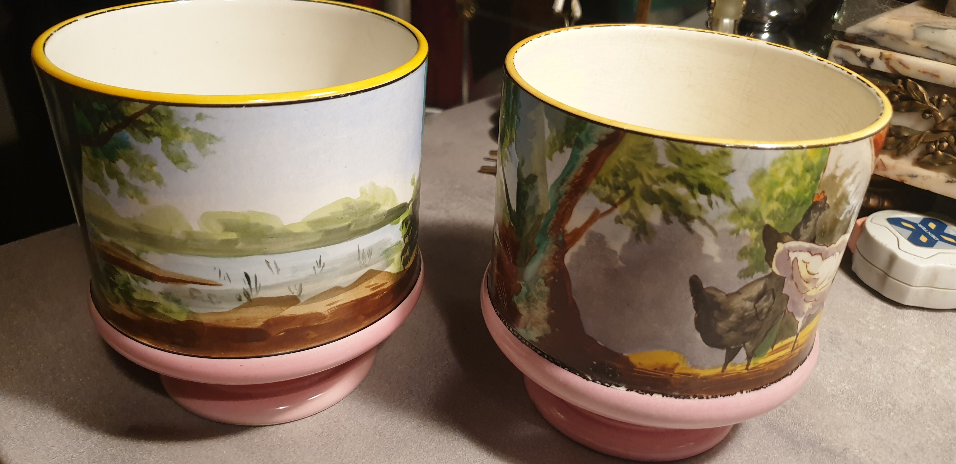 Ceramic pot cover decor with chickens