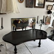 Presentation table of Napoleon III in black lacquered wood, 19th century.