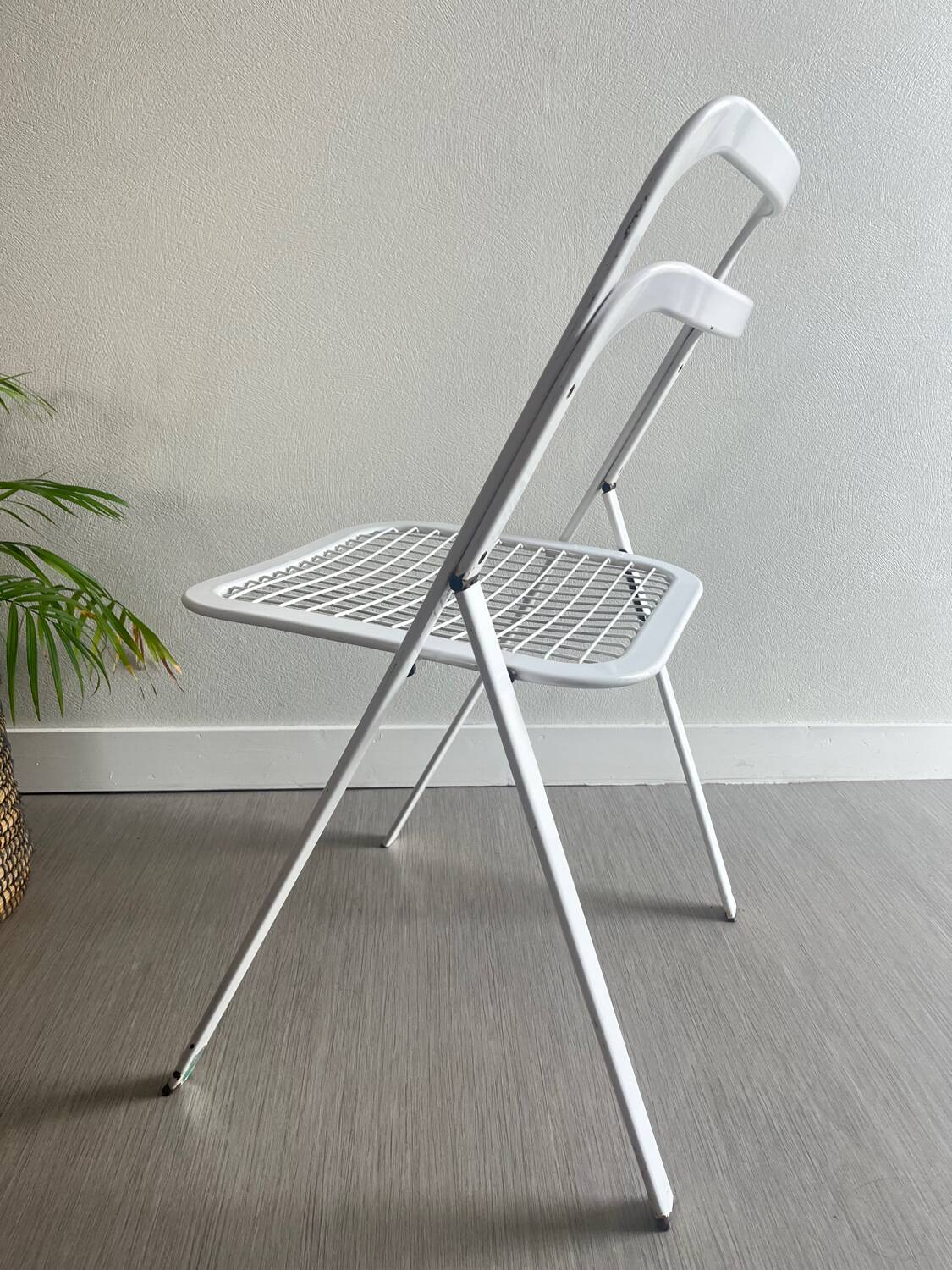 Vintage white folding chair Cidue