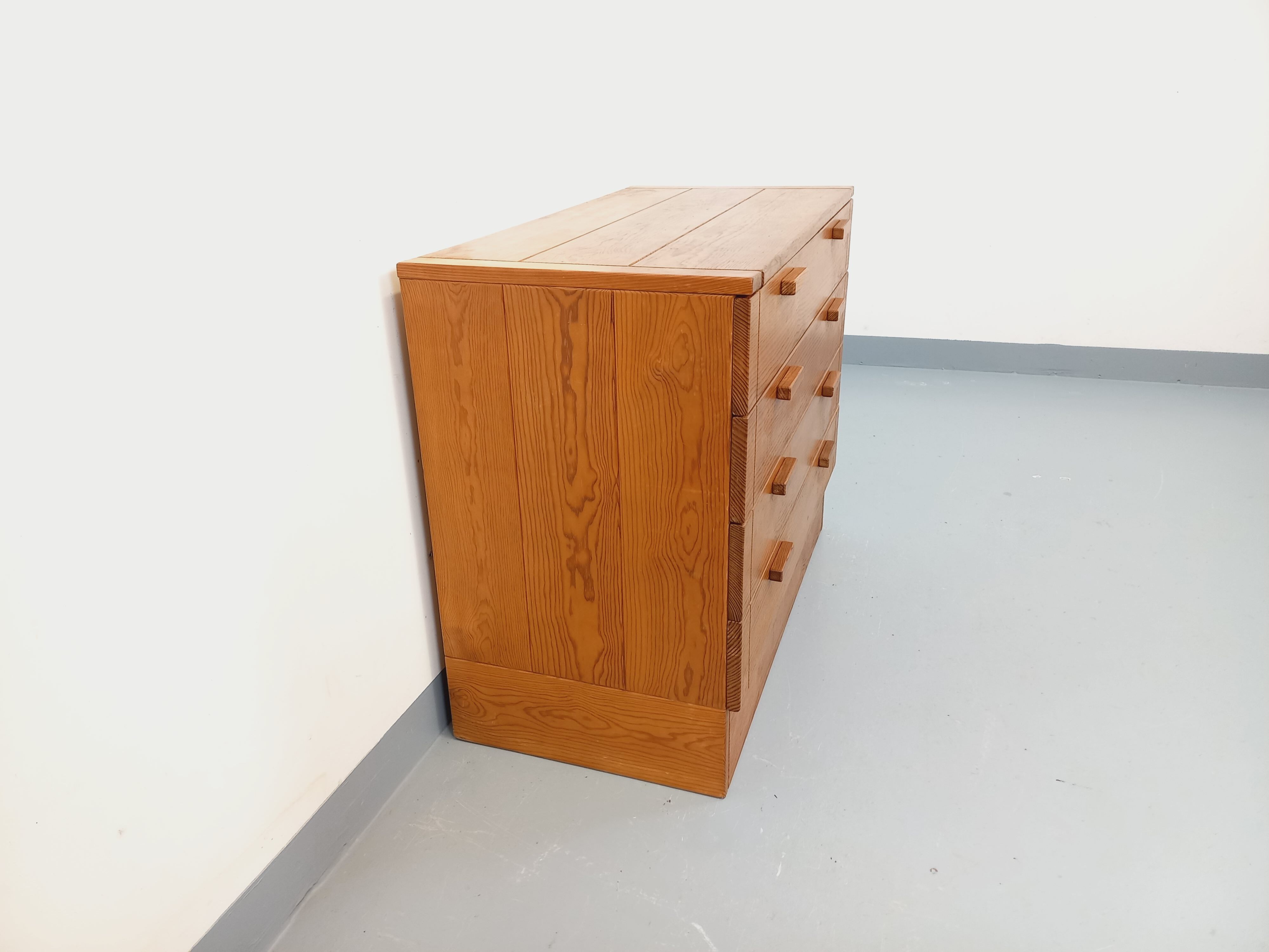 Vintage pine chest of drawers from the 1970s.