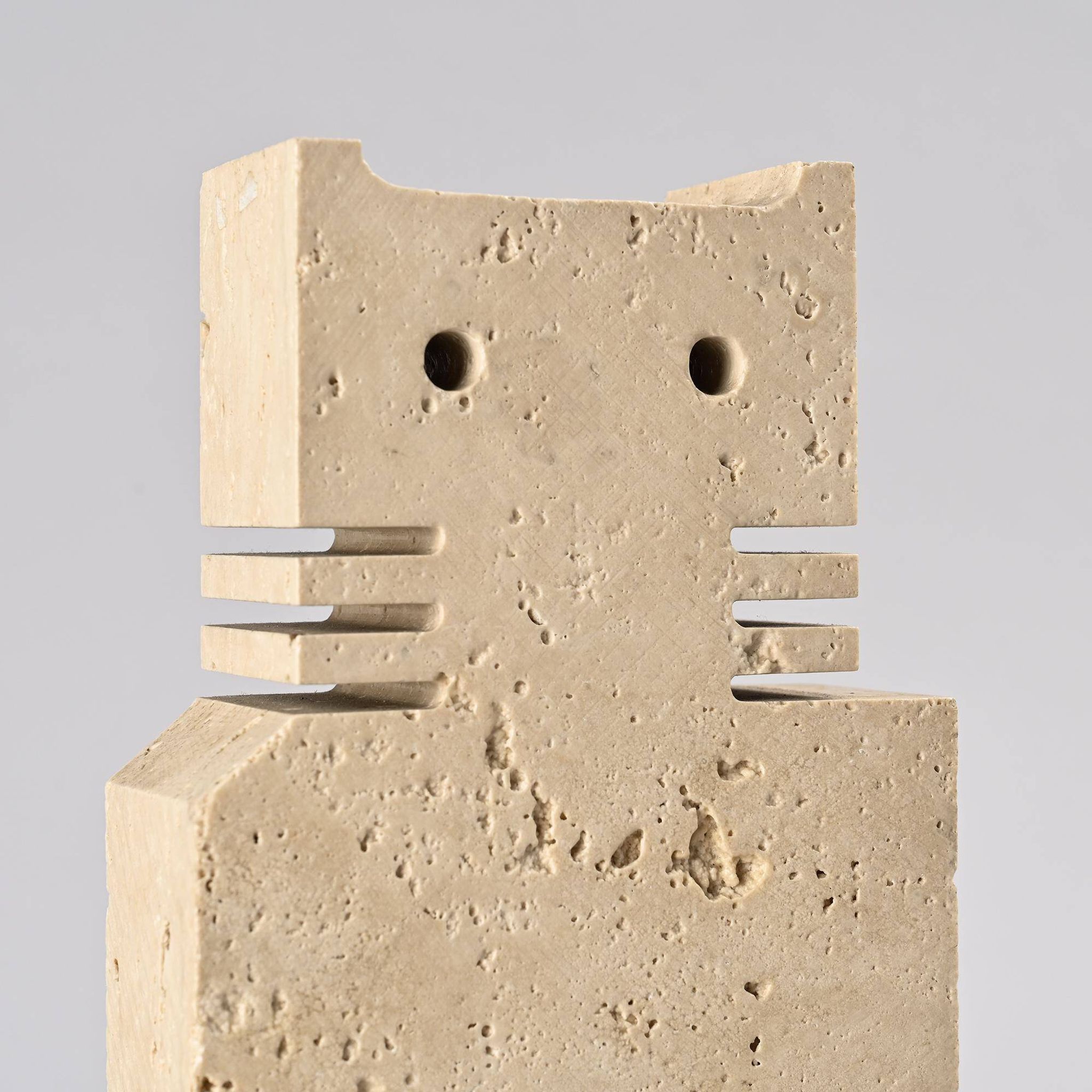Pair of stylised cats in travertine, Fratelli Manelli, Italy, circa 1970.