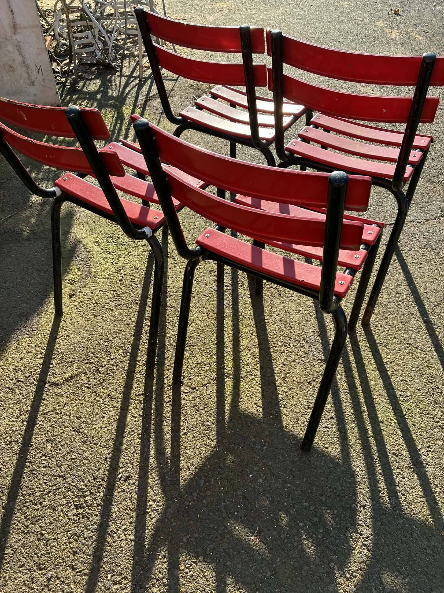 Set of 4 garden chairs and 1 table.