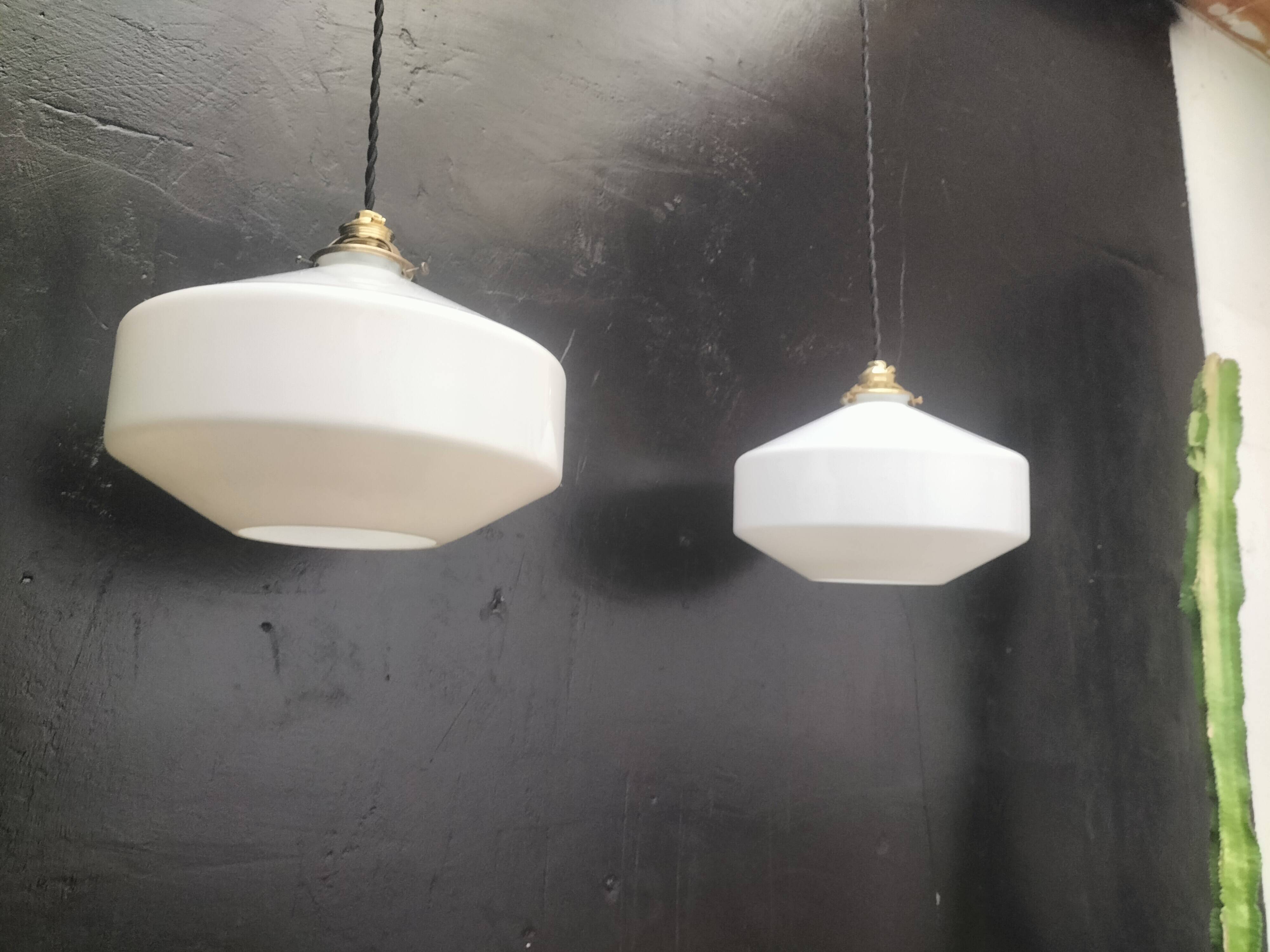 Opaline suspensions