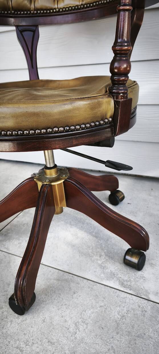 English "Captain" Chesterfield office chair in green leather