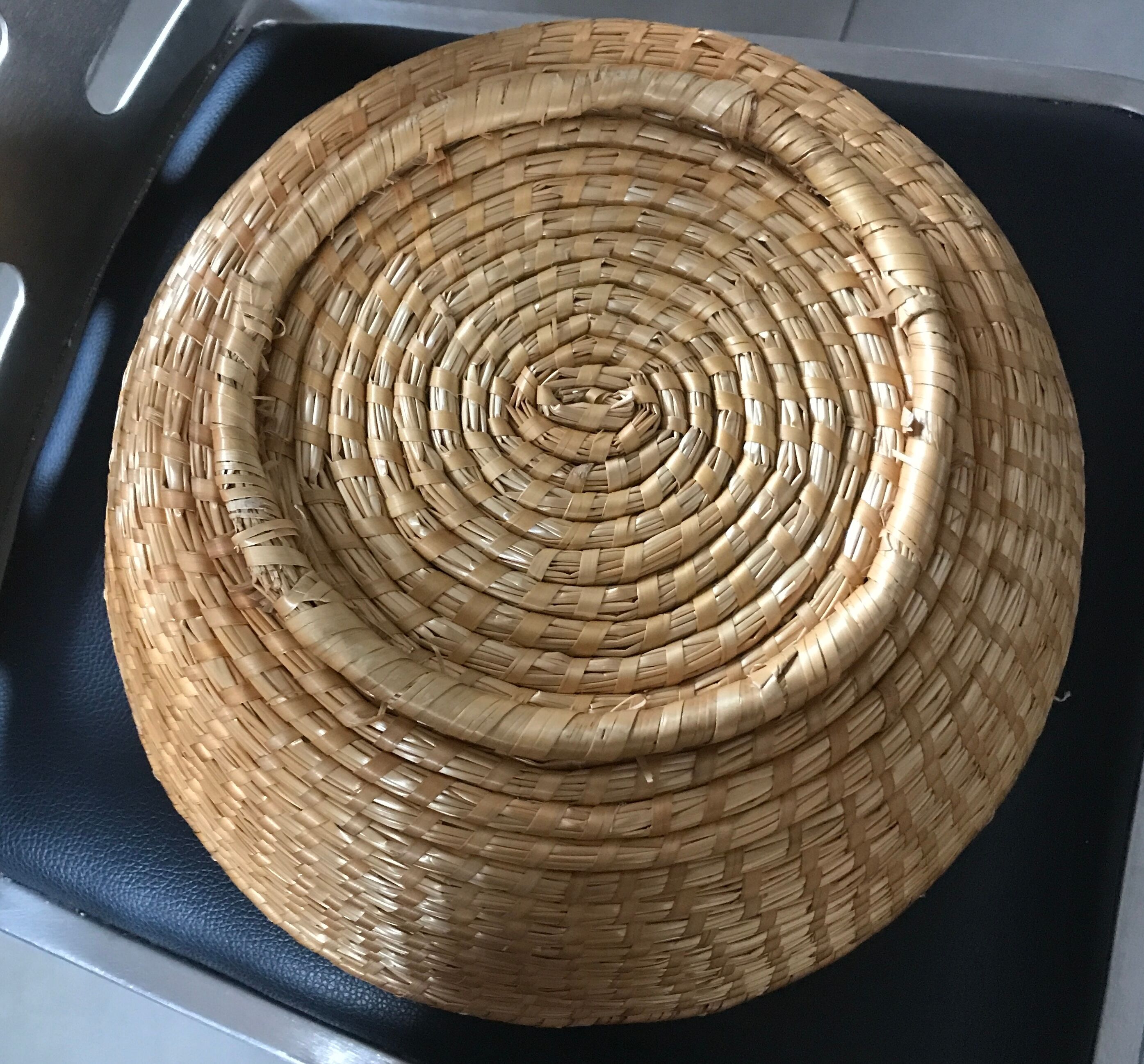Vintage woven straw basket 29 cm