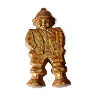 Ceramic baking dish in the shape of a farmer, with hanger, vintage from the 1980s