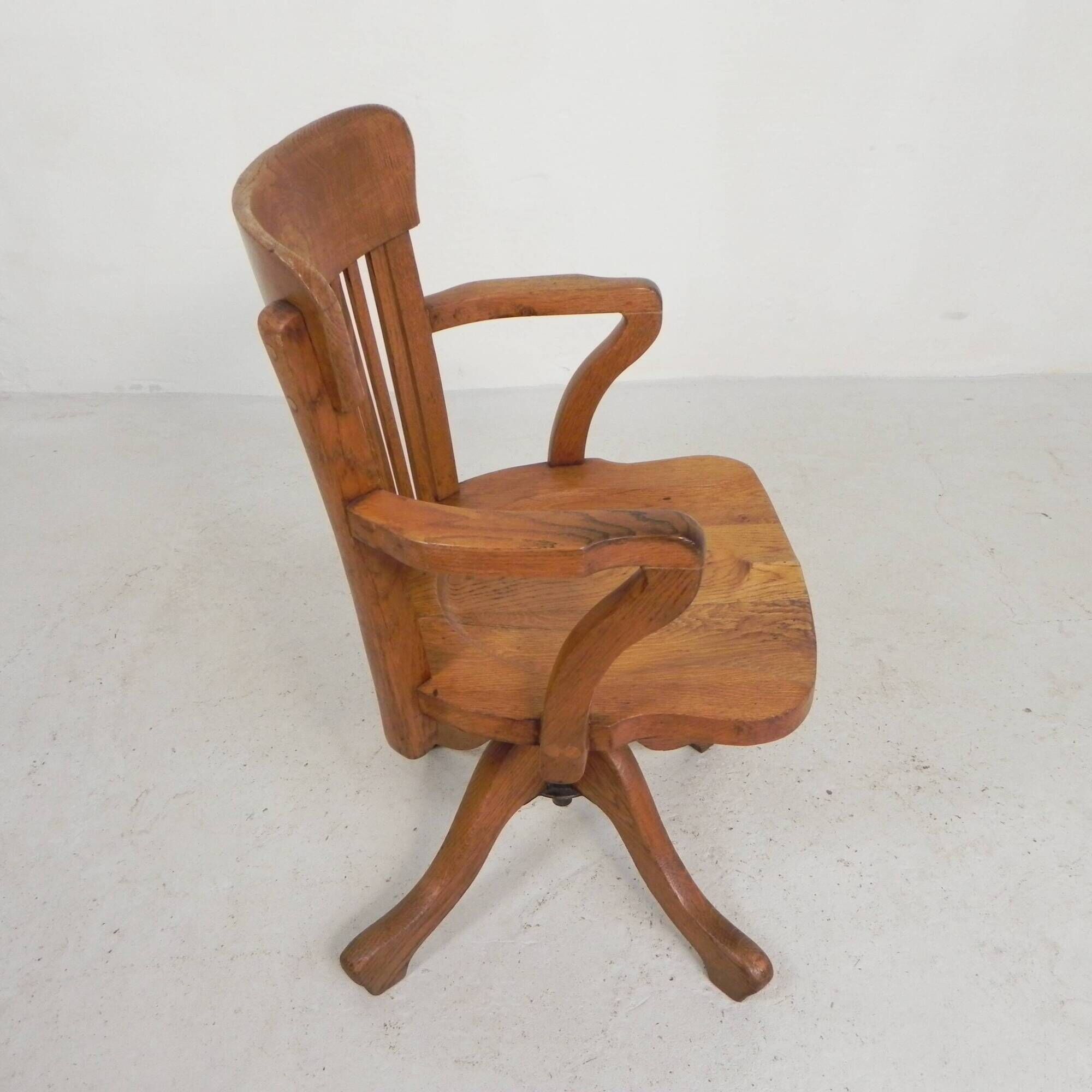 Oak office chair with adjustable spring system and height adjustment, 1950s.