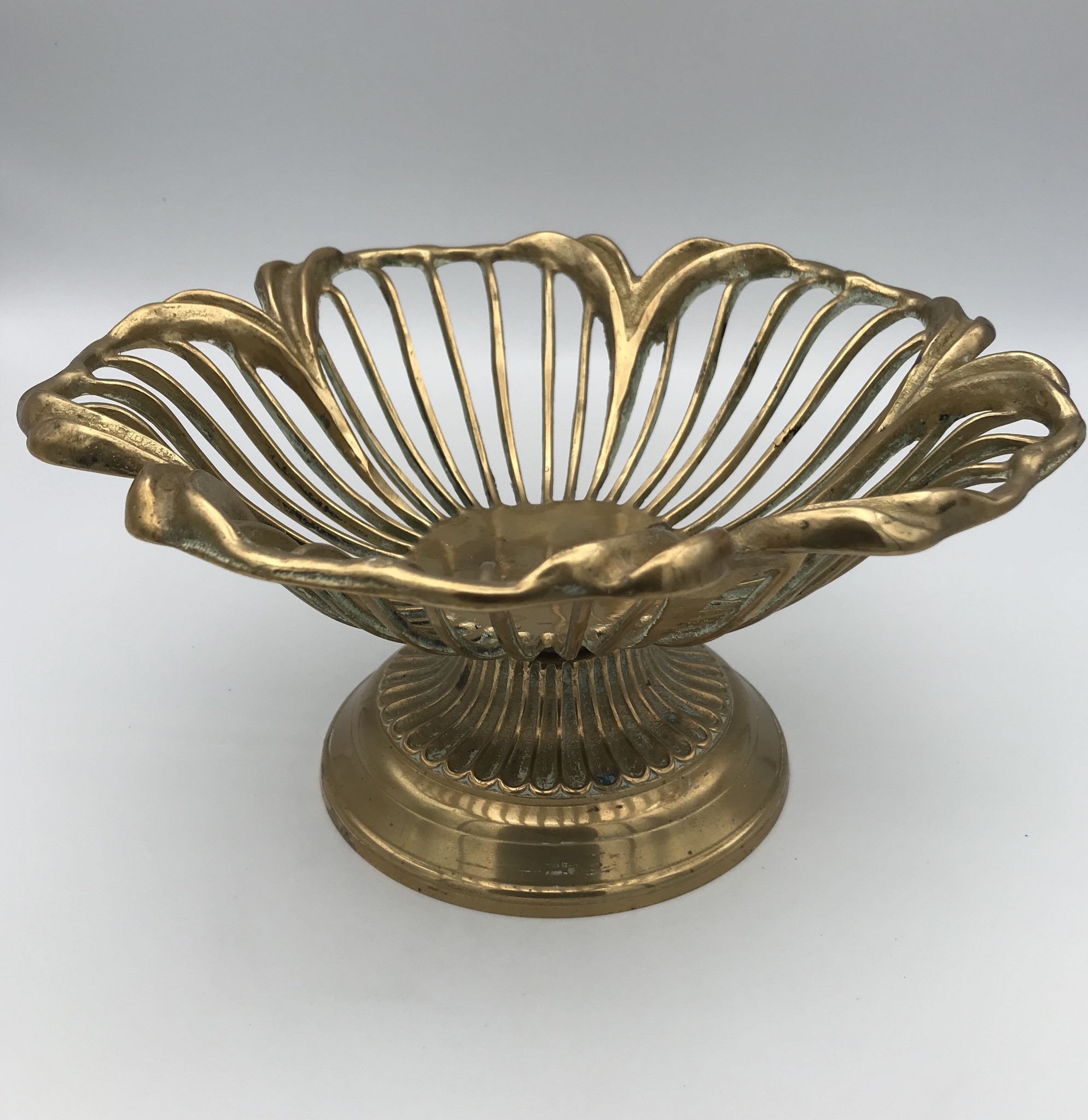 Stand cup or vintage basket of floral shape in golden brass, italy