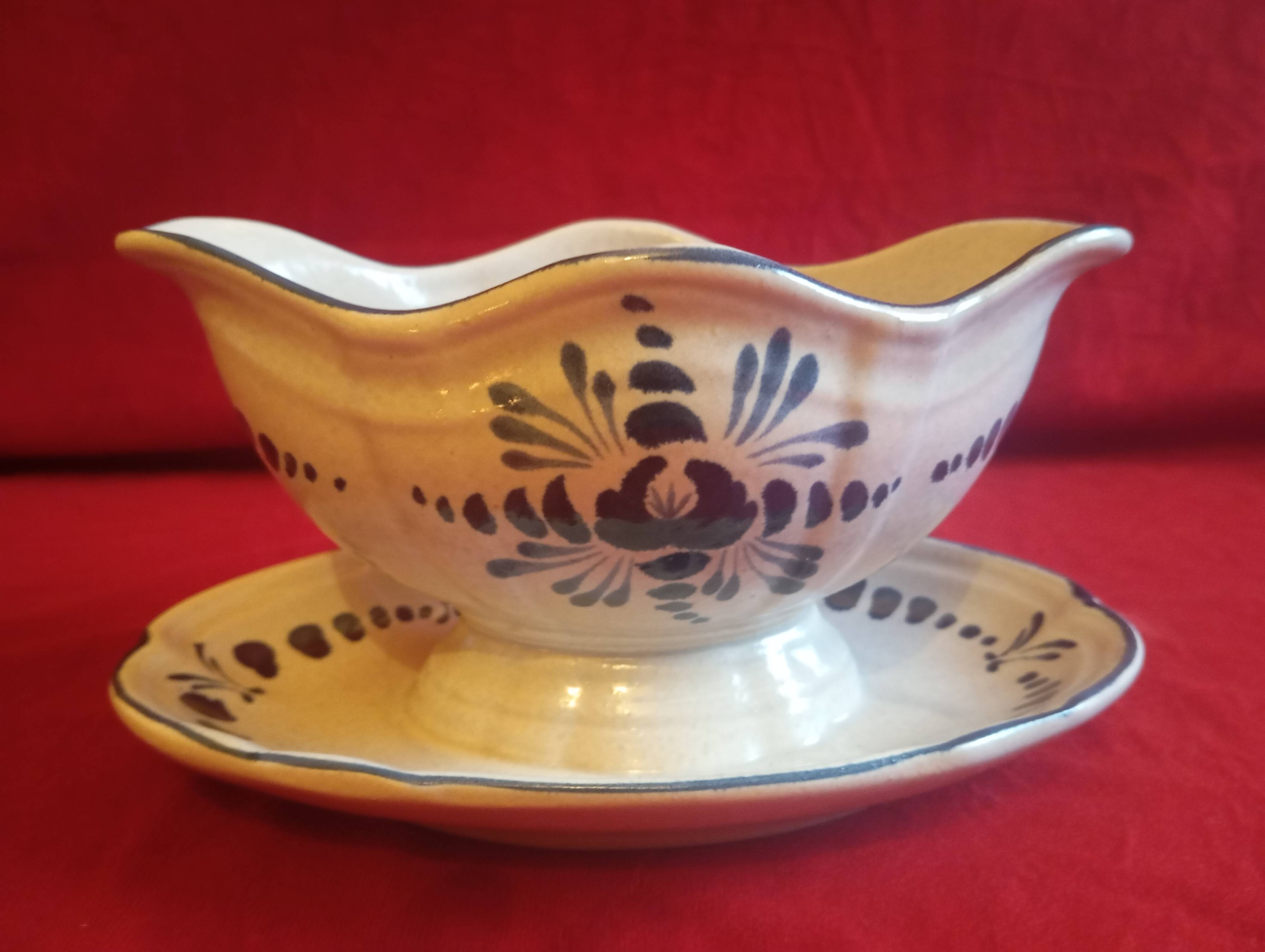 Saucière en faïence de Pornic modèle "Stuart"