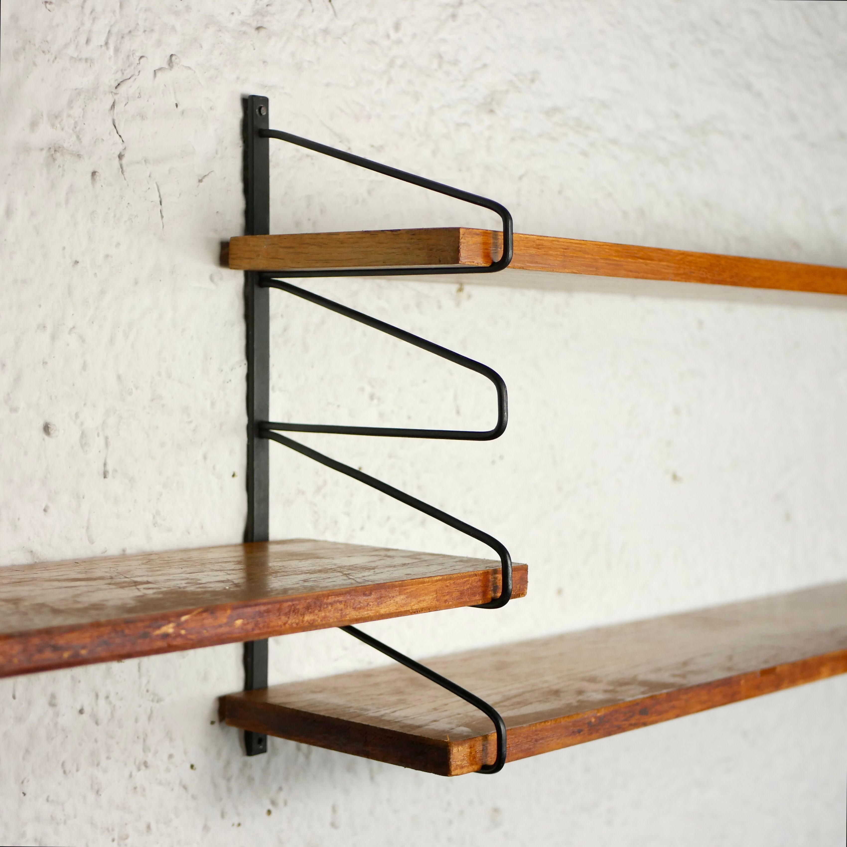 Set of modular shelves String style