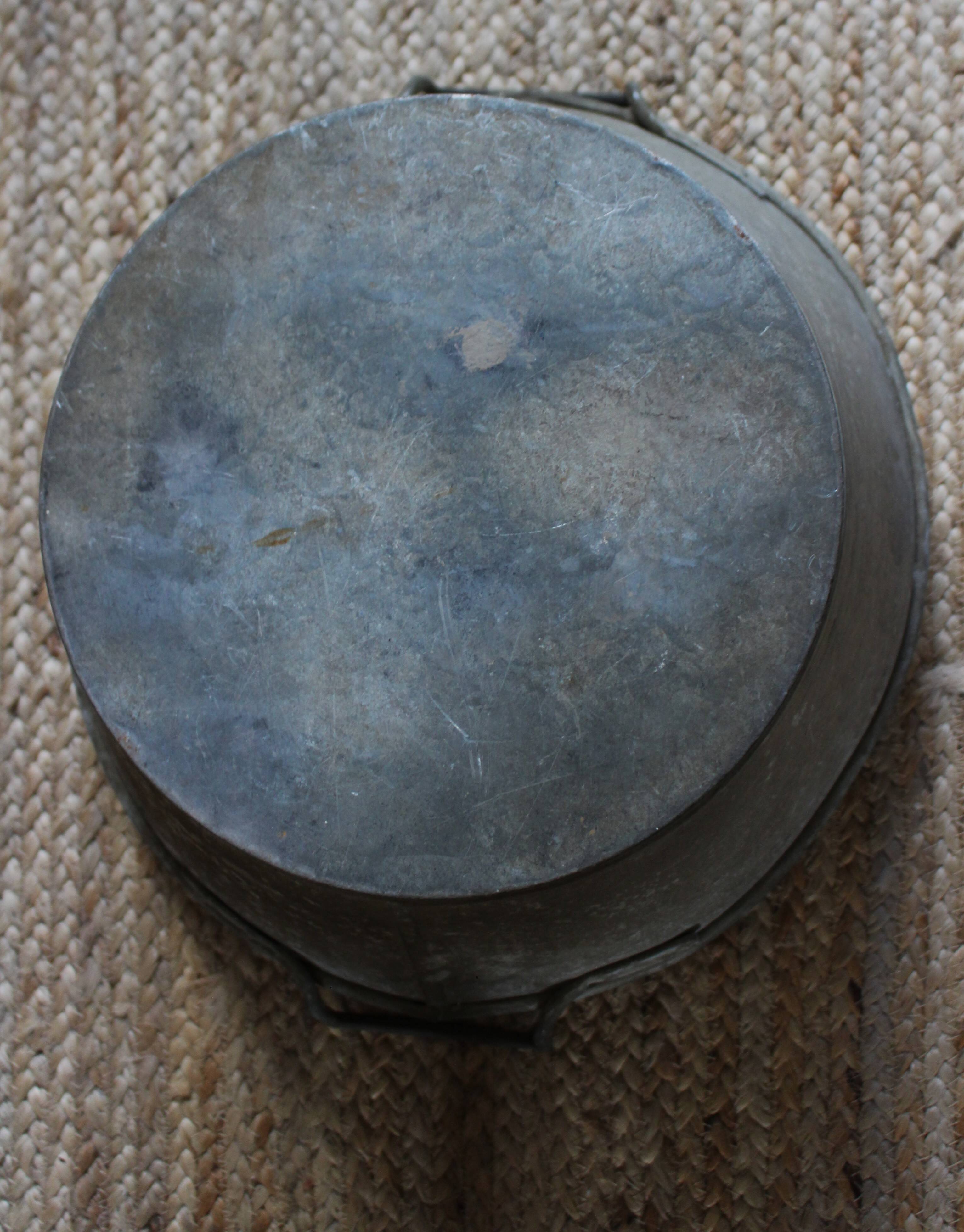 Round zinc basin with two handles vintage garden