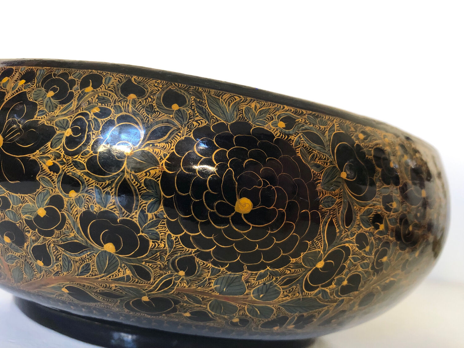 Antique black lacquered wooden coupe with gold decoration - late 19th century