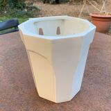 Cache-pot mural en porcelaine blanche