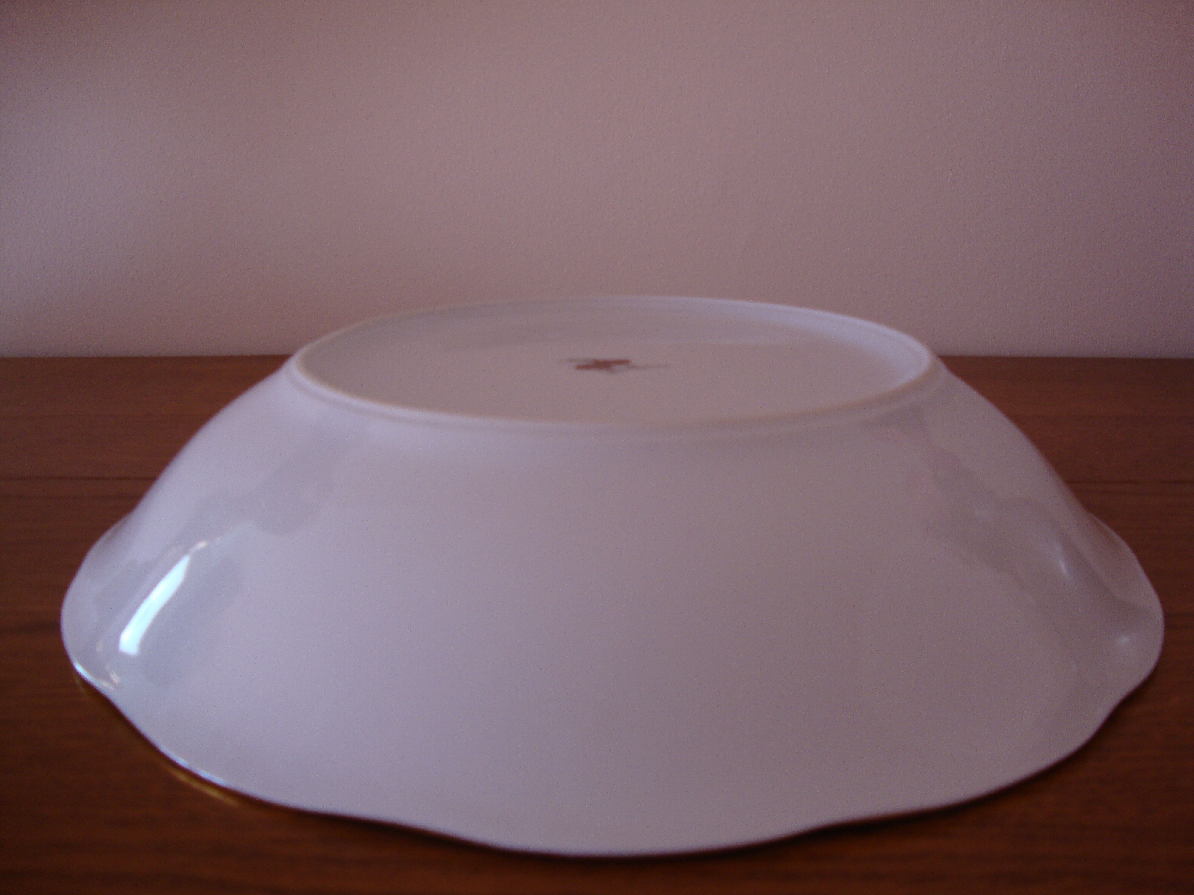 Round hollow dish in fine white porcelain Creation A. Deshoulières