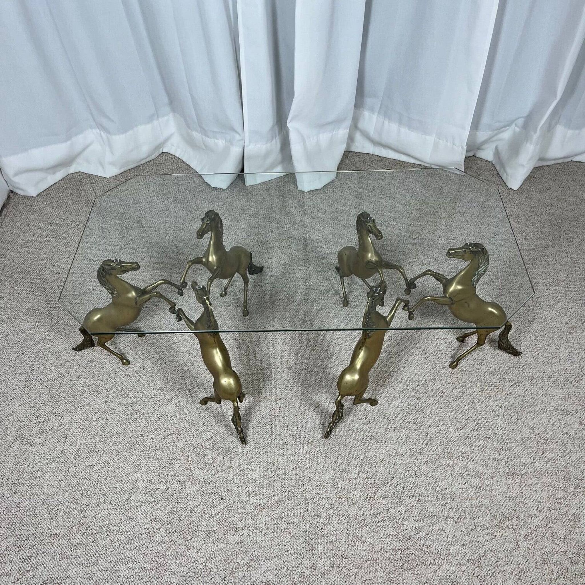 Hollywood Regency style coffee table, 6 patinated brass horses and glass top, 1970.