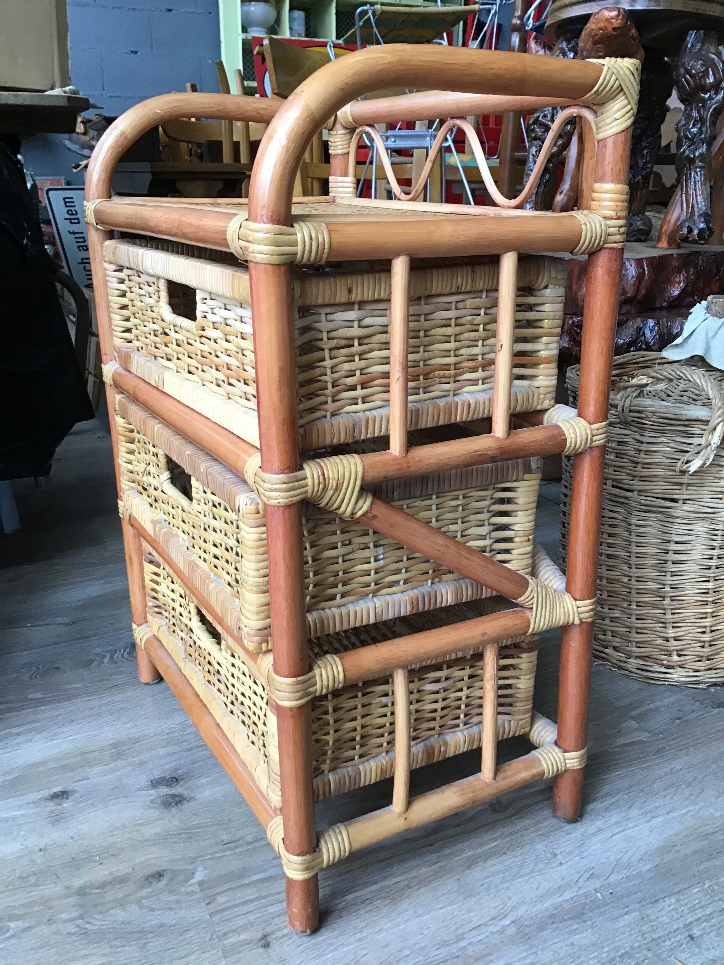 Meuble de rangement à tiroirs en rotin années 70