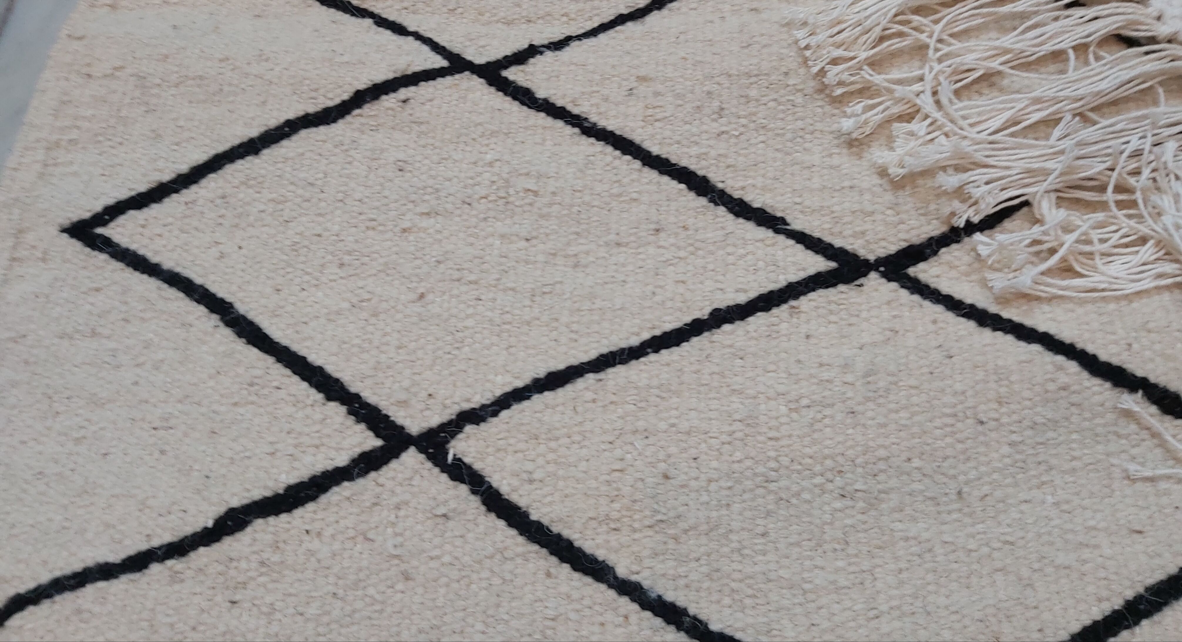 Handmade white and black berber carpet  192x118cm