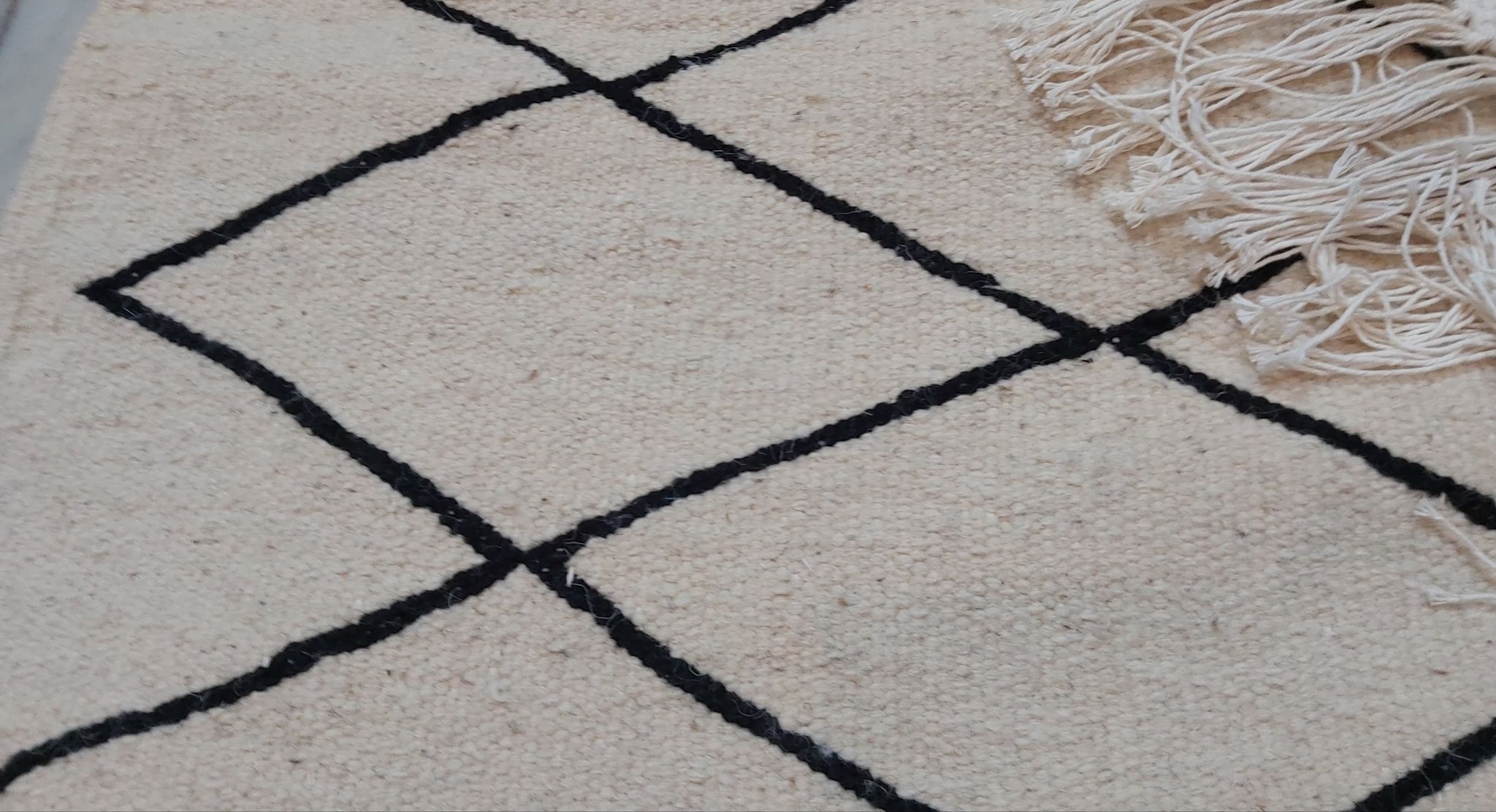 Handmade white and black berber carpet  192x118cm