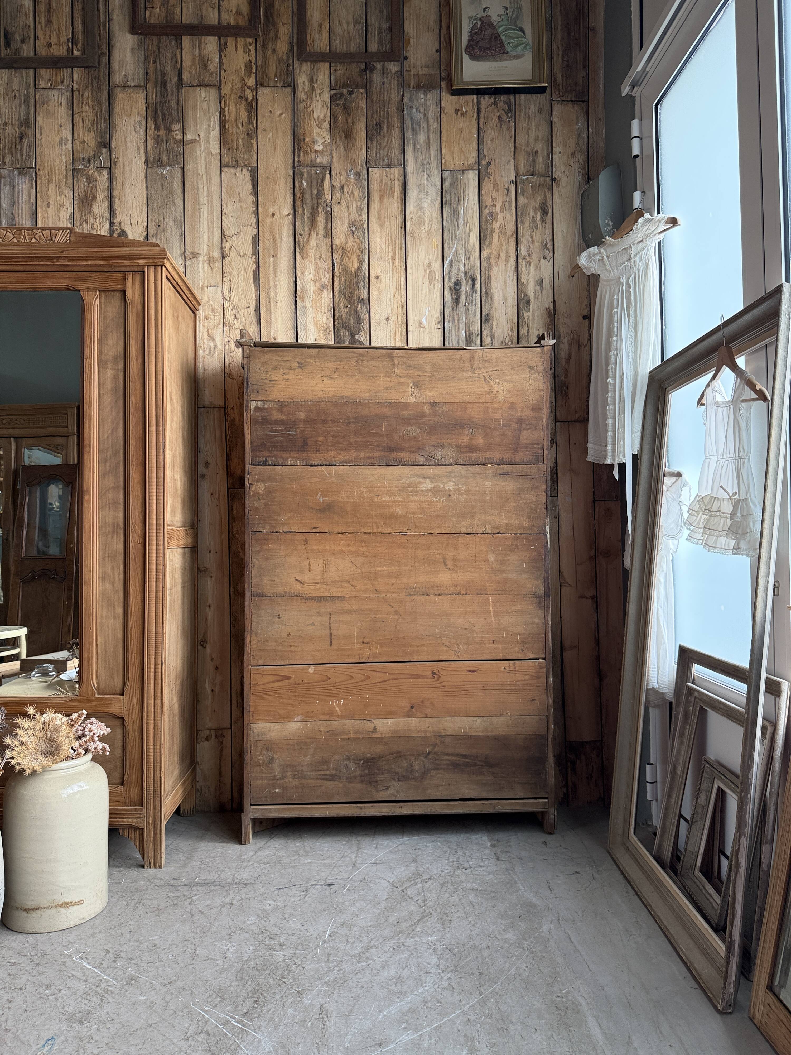 Louis-Philippe display cabinet in walnut
