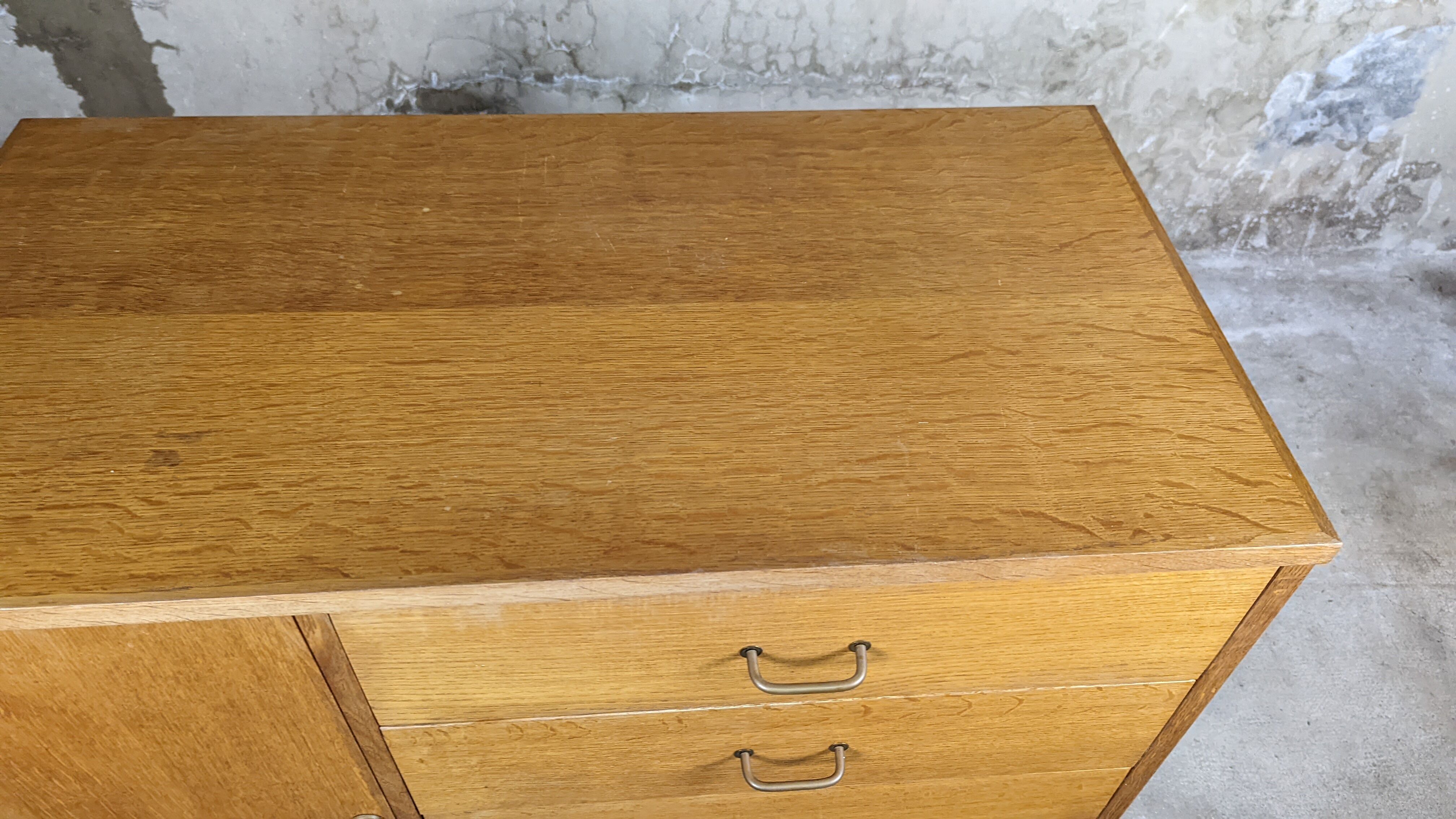 Scandinavian compass foot dresser