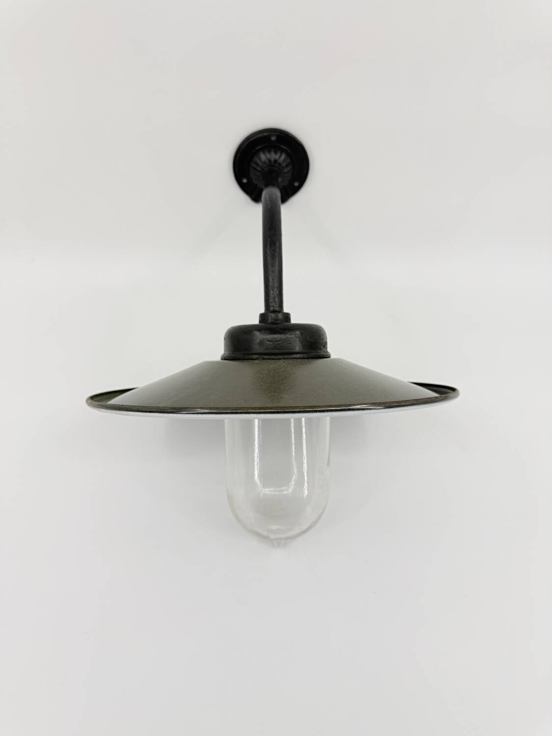 Court lamp