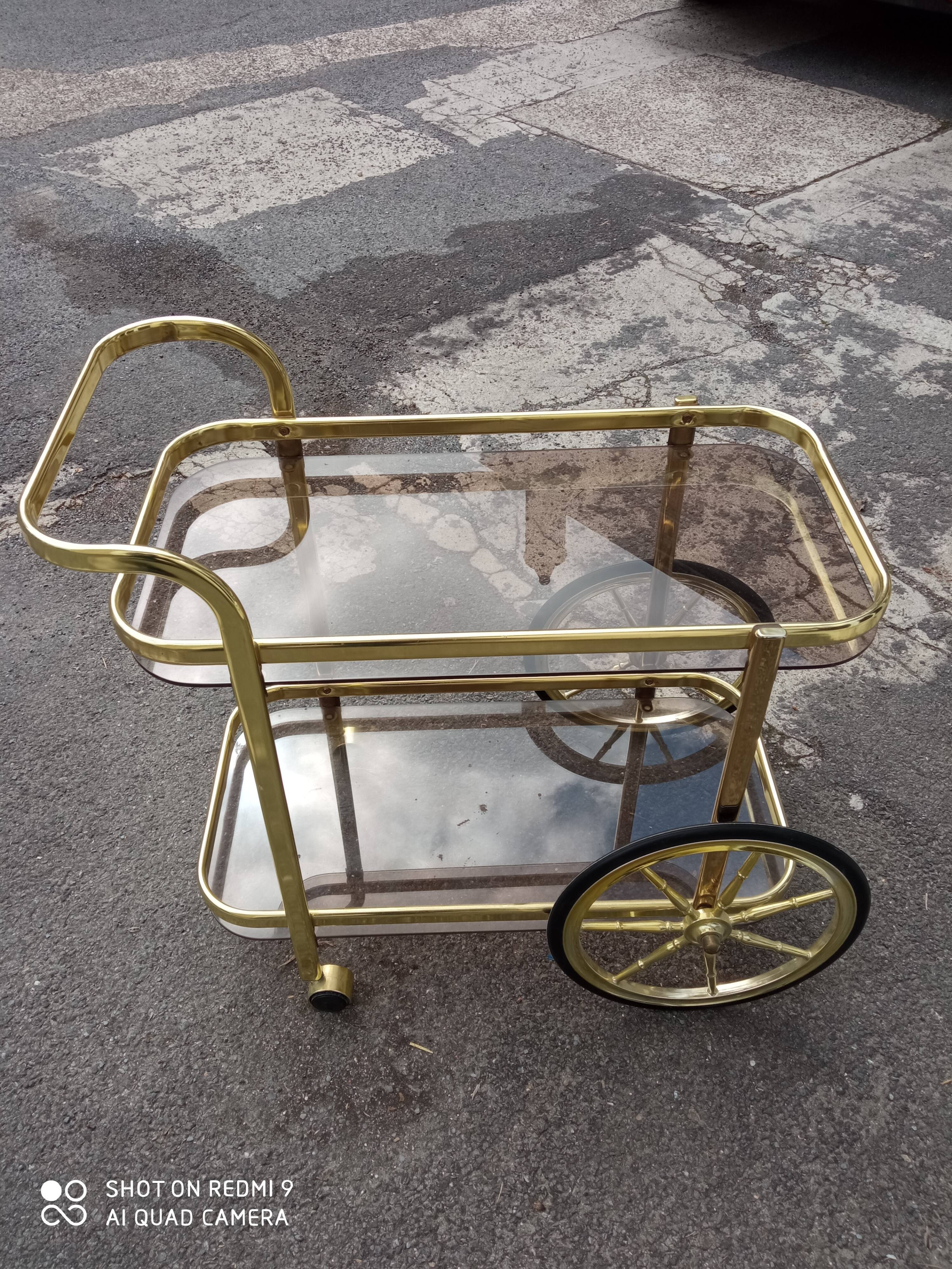 Serving table of the 70