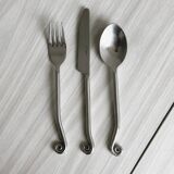 18-piece shiny metal cutlery set