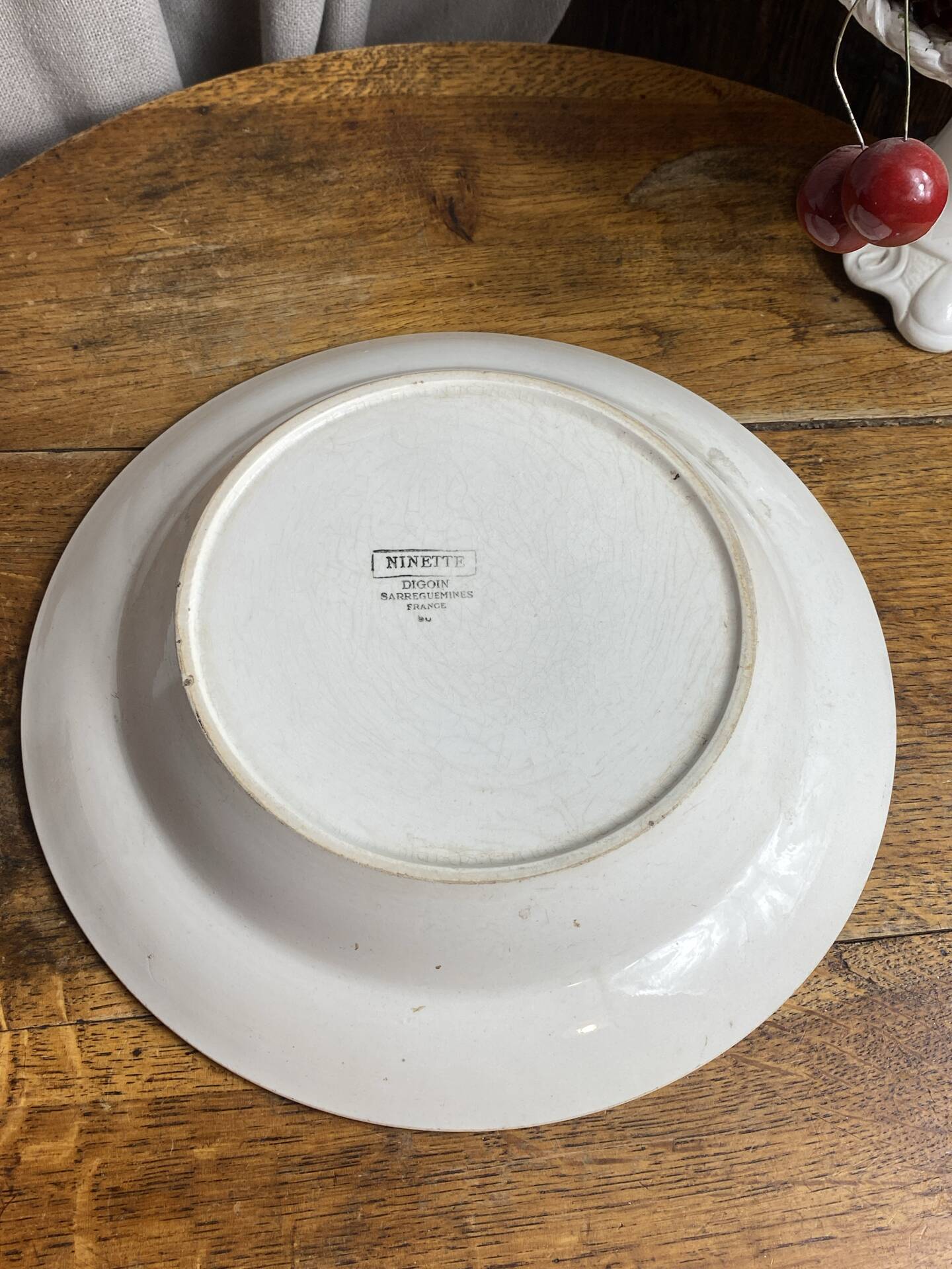 Round plate Digoin model Ninette