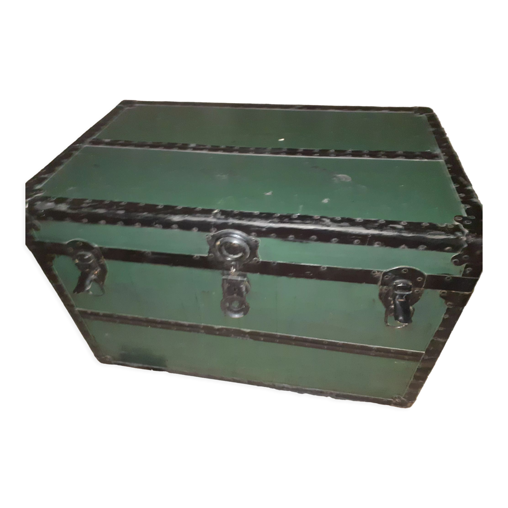Wooden trunk trunk