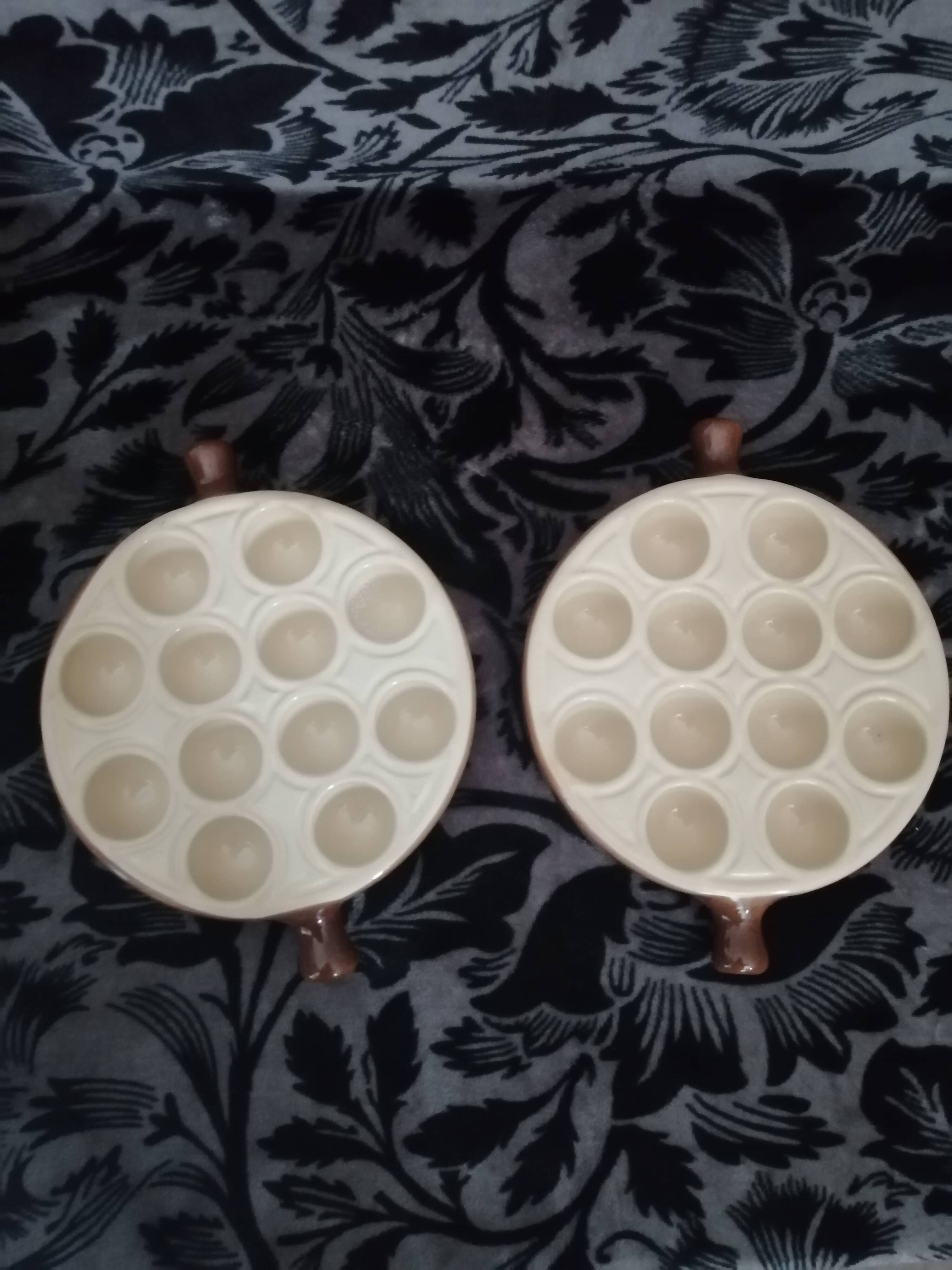 Set of 2 ceramic snail dishes