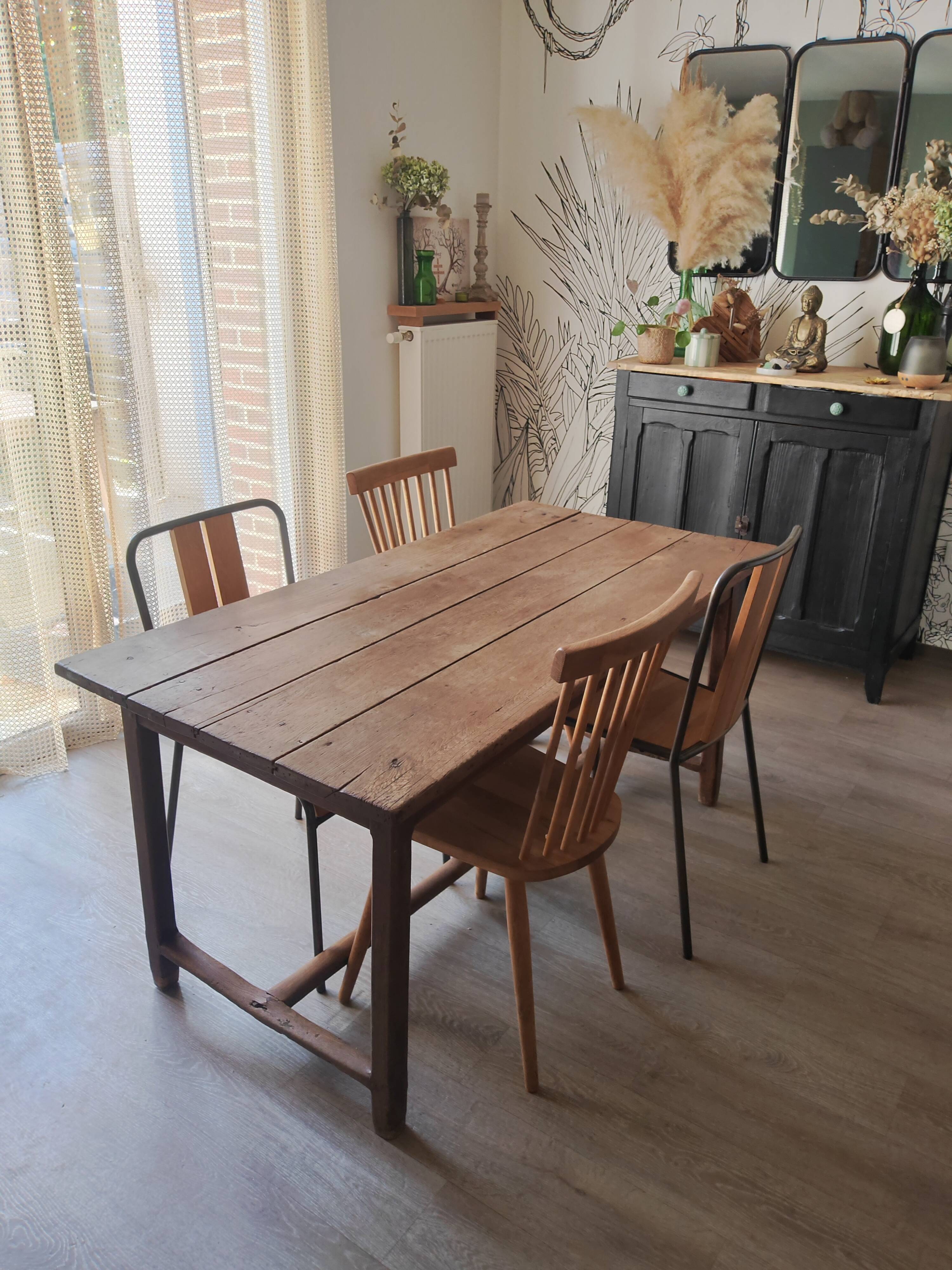 Farm table
