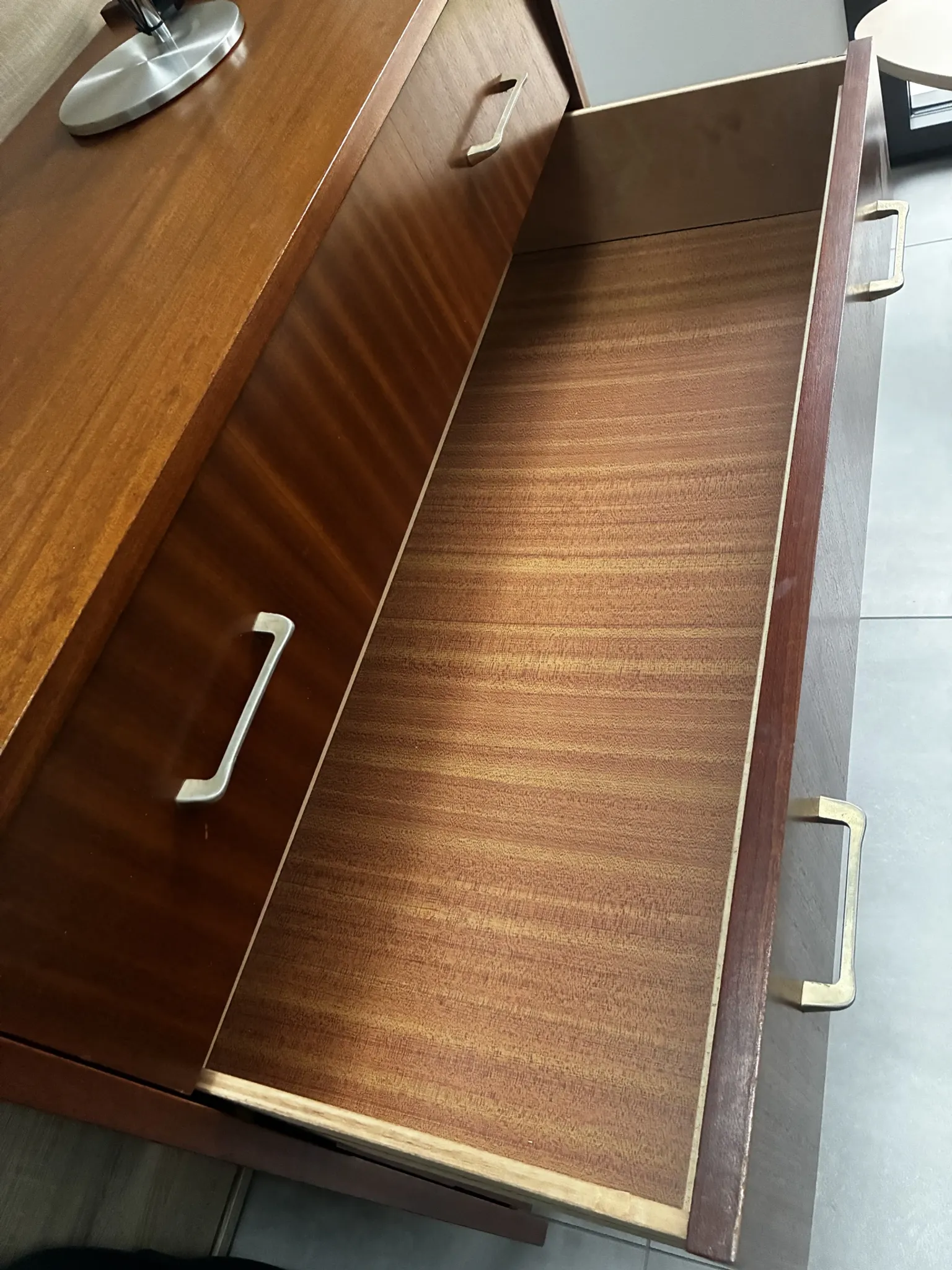 Vintage teak chest of drawers with 4 drawers from the 1960s.
