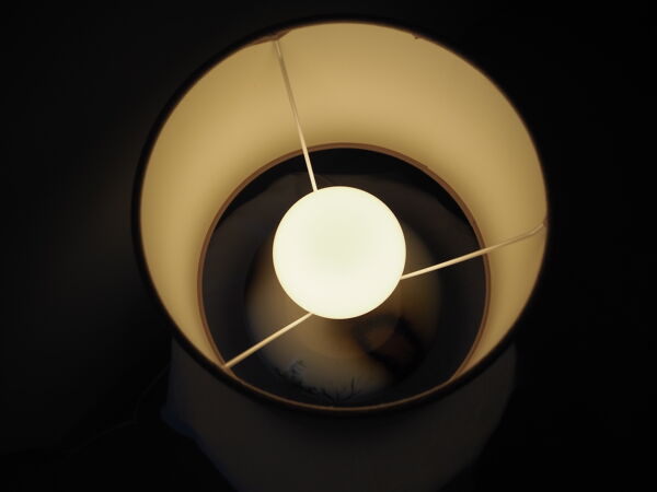 Lampe boule en céramique émaillée signée bossis et abat-jour en tissus