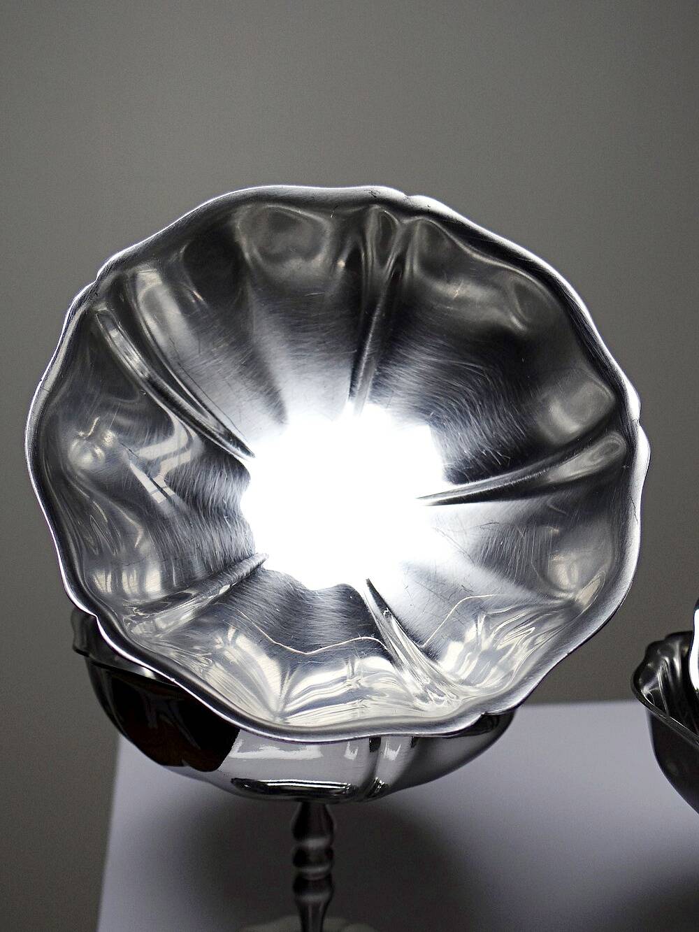 5 vintage-style bistro-style stainless steel dessert bowls on feet