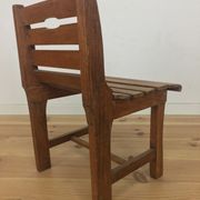 Chaise à lattes de bois pour enfants